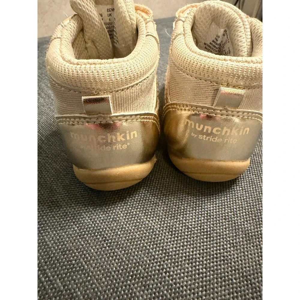 Munchkin‎ by Stride Rite Bennett Gold Glitter Sneakers Kids Size 5M MK000202